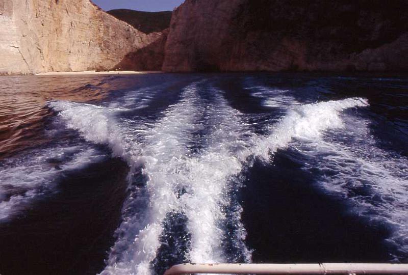 24-Zakinthos (Navajo,la spiaggia del relitto),8 luglio 1996.jpg